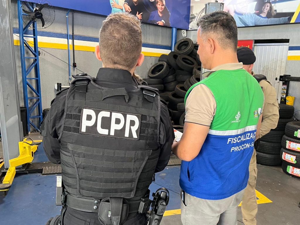 Polícia Civil e Procon interditam lojas de pneus acusadas de enganar clientes