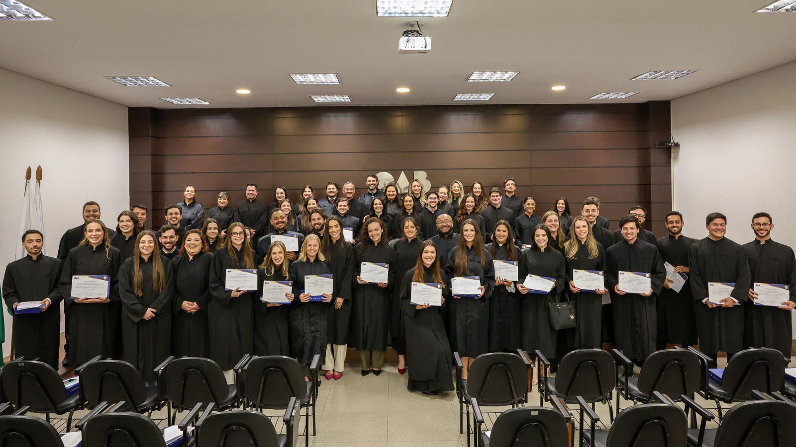 Juramento marca o primeiro dia na advocacia para mais 43 profissionais do PR Imagem referente a Juramento marca o primeiro dia na advocacia para mais 43 profissionais do PR