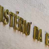 Imagem referente a MEC enviará equipe de especialistas ao Acre após ataque em escola
