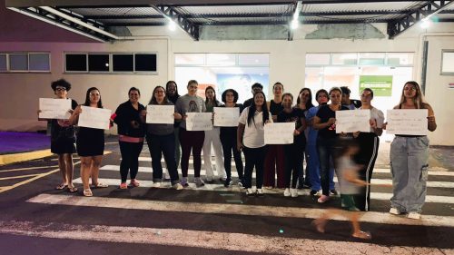 Funcionários do Hospital Regional de Toledo protestam por salários atrasados