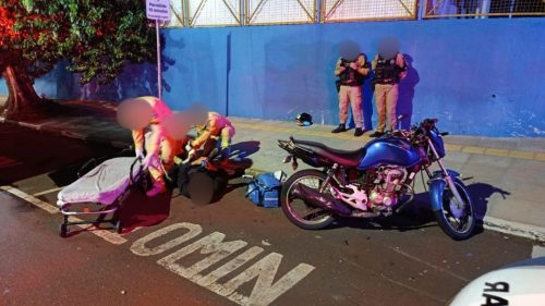 Motociclista de 21 anos fica ferido após colisão com carro no centro de Toledo