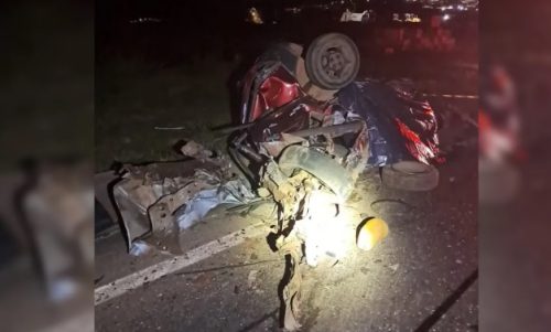 Motorista de 24 anos morre em colisão frontal com carreta