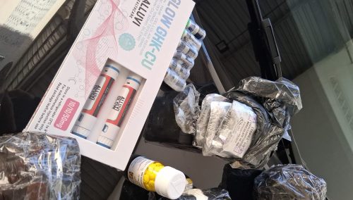 Medicamentos e mercadorias estrangeiras irregulares são apreendidos na BR-277, em Cascavel Medicamentos e mercadorias estrangeiras irregulares são apreendidos na BR-277, em Cascavel