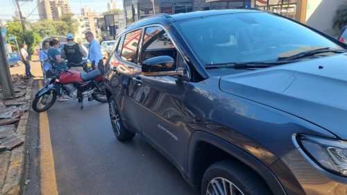 Acidente envolvendo três veículos deixa motociclista ferido no Centro de Cascavel Acidente envolvendo três veículos deixa motociclista ferido no Centro de Cascavel