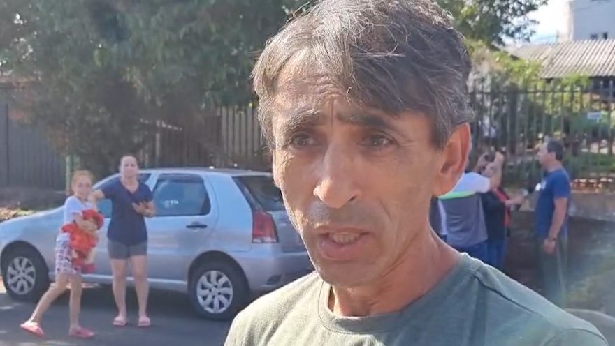 “Consegui resgatar ela por cima da casa”, afirma vizinho que atuou em incêndio