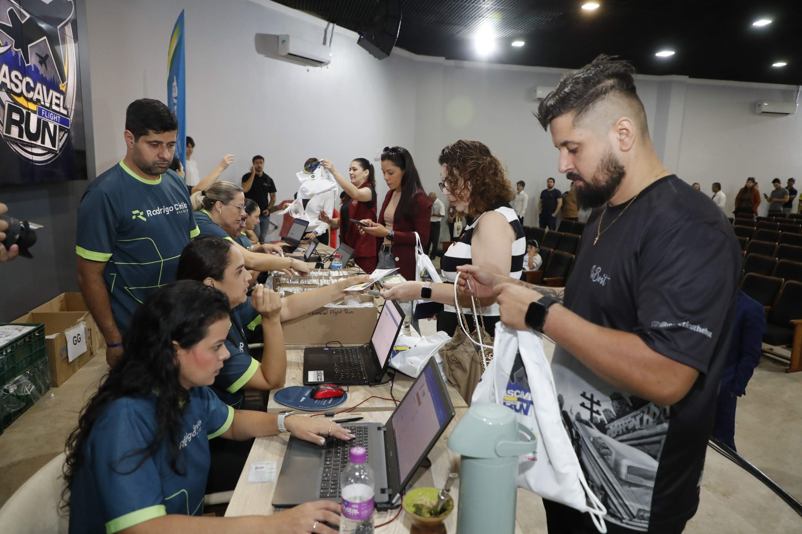 Com entrega de ração, corredores garantem Kits da corrida Cascavel Flight Run Imagem referente a Com entrega de ração, corredores garantem Kits da corrida Cascavel Flight Run