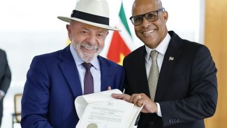 Lula recebe credenciais de sete novos embaixadores