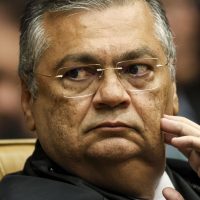 Imagem referente a Dino diz que pagamento de novos penduricalhos está proibido