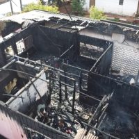 Imagem referente a Veja cenário de destruição deixado por incêndio em residência no Alto Alegre, em Cascavel