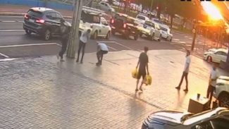Outro ângulo flagra movimentação e agressão contra homem na Avenida Brasil