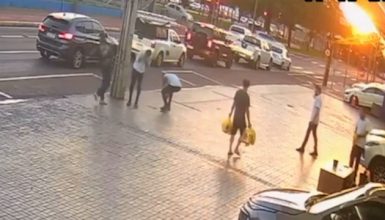 Imagem referente a Outro ângulo flagra movimentação e agressão contra homem na Avenida Brasil