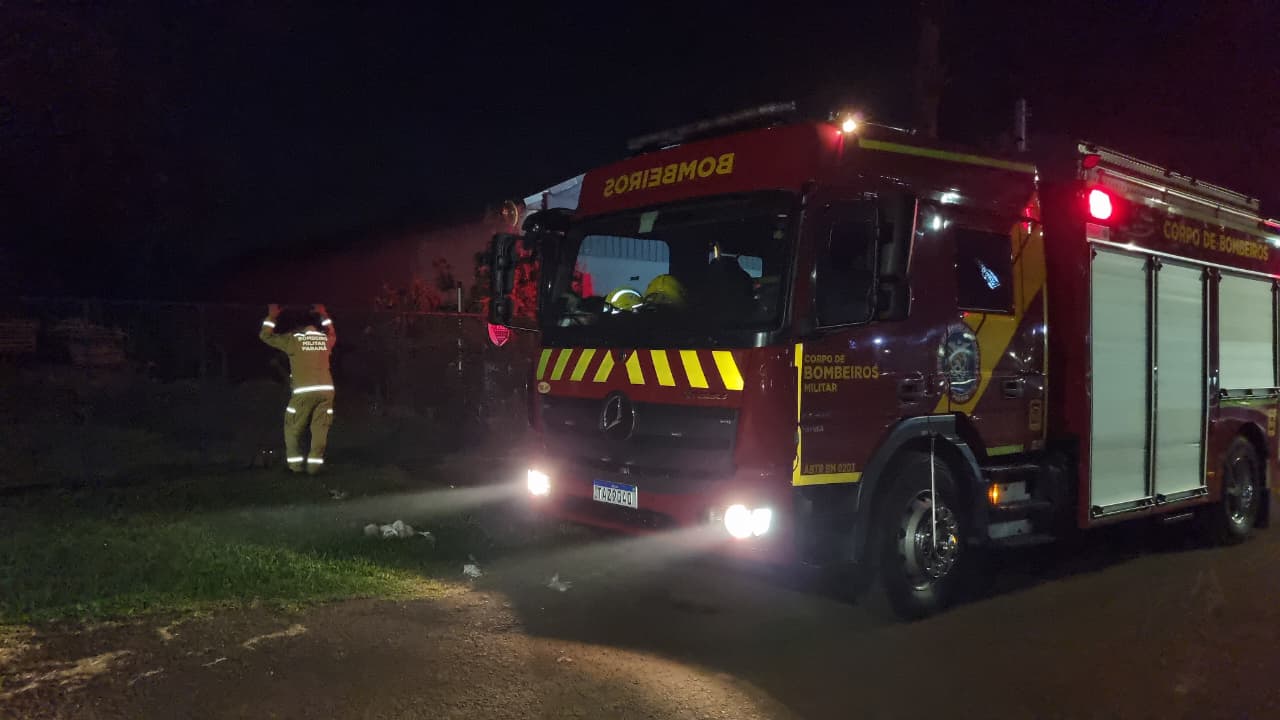 Incêndio em área de vegetação mobiliza Corpo de Bombeiros na BR-277 em ...