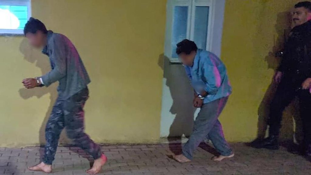 Suspeitos de furtar Escort no Bairro Santa Cruz são contidos por populares até chegada da GM