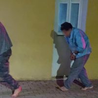 Imagem referente a Suspeitos de furtar Escort no Bairro Santa Cruz são contidos por populares até chegada da GM
