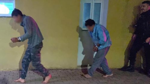Suspeitos de furtar Escort no Bairro Santa Cruz são contidos por populares até chegada da GM