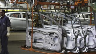 Indústria nacional varia 0,1% em março e acumula alta de 3,1% em 2026