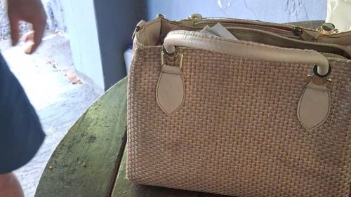 Foi achado bolsa no bairro Alto Alegre