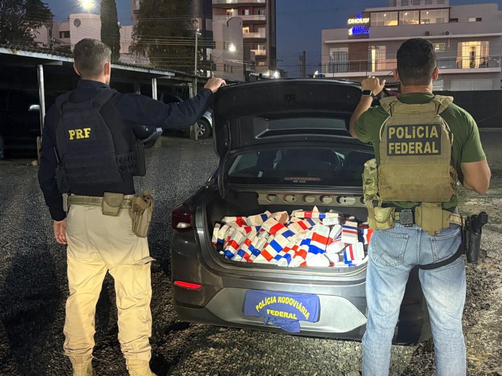 Polícia Federal e PRF monitoram veículo e após descarregamento de drogas realizam abordagem