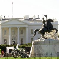 Imagem referente a Lula chega à Casa Branca para encontro com Trump