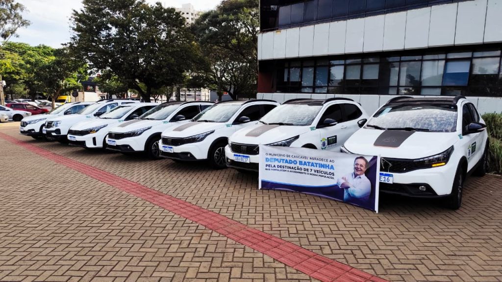 Deputado Batatinha entrega 7 carros para Cascavel com investimento de R$ 900 mil