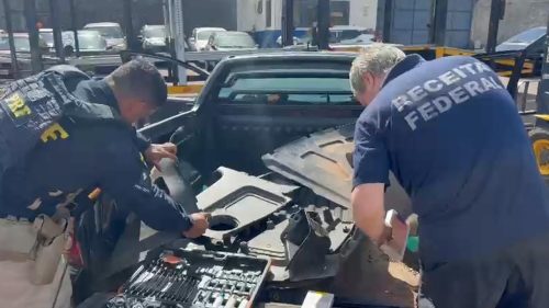 PRF apreende grande quantidade de eletrônicos e medicamentos na BR-369, em Cascavel