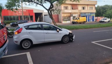 Imagem referente a Traseira de ônibus atinge Fiesta em rotatória na Avenida Assunção