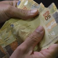 Imagem referente a Poupança tem retirada líquida de R$ 476,4 milhões em abril