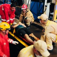 Imagem referente a Homem sofre choque elétrico em valeta de troca de óleo em posto de combustíveis