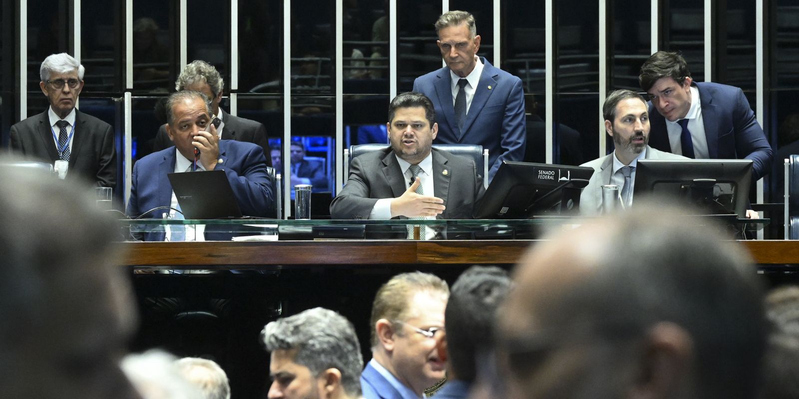 Dosimetria: Alcolumbre promulga lei que beneficia condenados pelo 8/1 Imagem referente a Dosimetria: Alcolumbre promulga lei que beneficia condenados pelo 8/1
