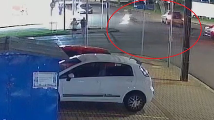 Câmera flagra acidente que deixou motociclista ferido