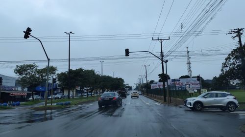 Falta de energia deixa semáforos apagados em avenidas de Cascavel