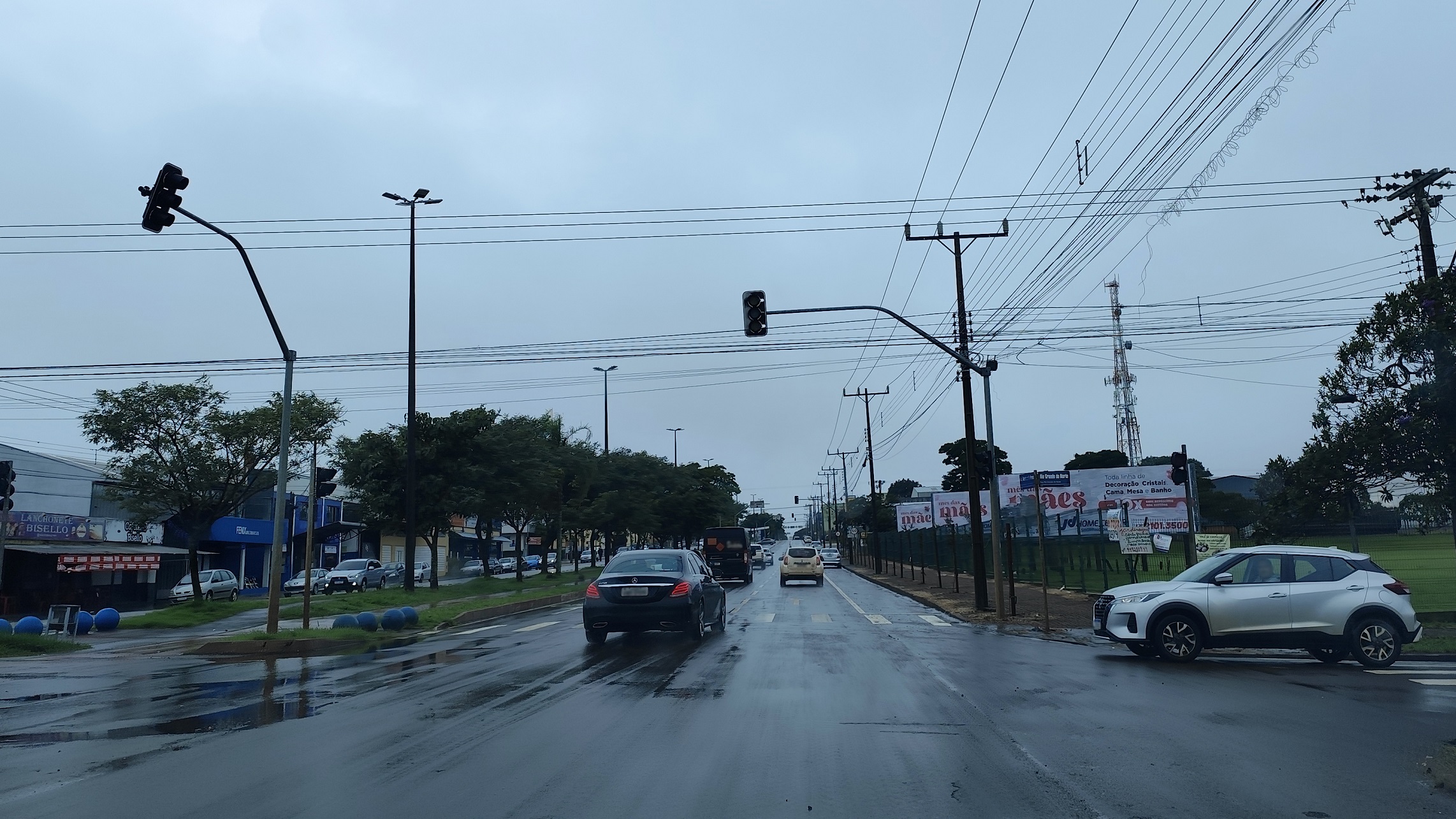 Falta de energia deixa semáforos apagados em avenidas de Cascavel