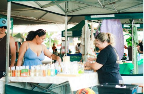 Feira do Teatro realiza edição especial de Dia das Mães no Calçadão da Av. Brasil