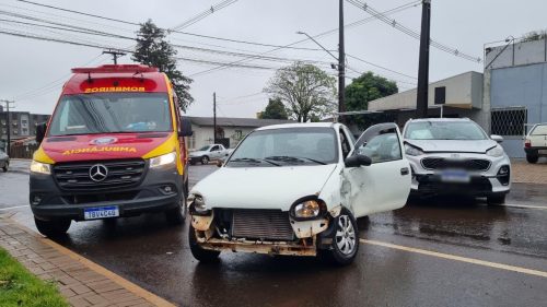 Mulher fica ferida em acidente de trânsito no bairro Universitário