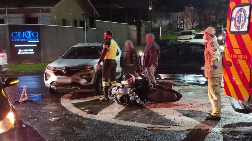 Motociclista sofre luxação no ombro após colisão com carro na Rua Manaus