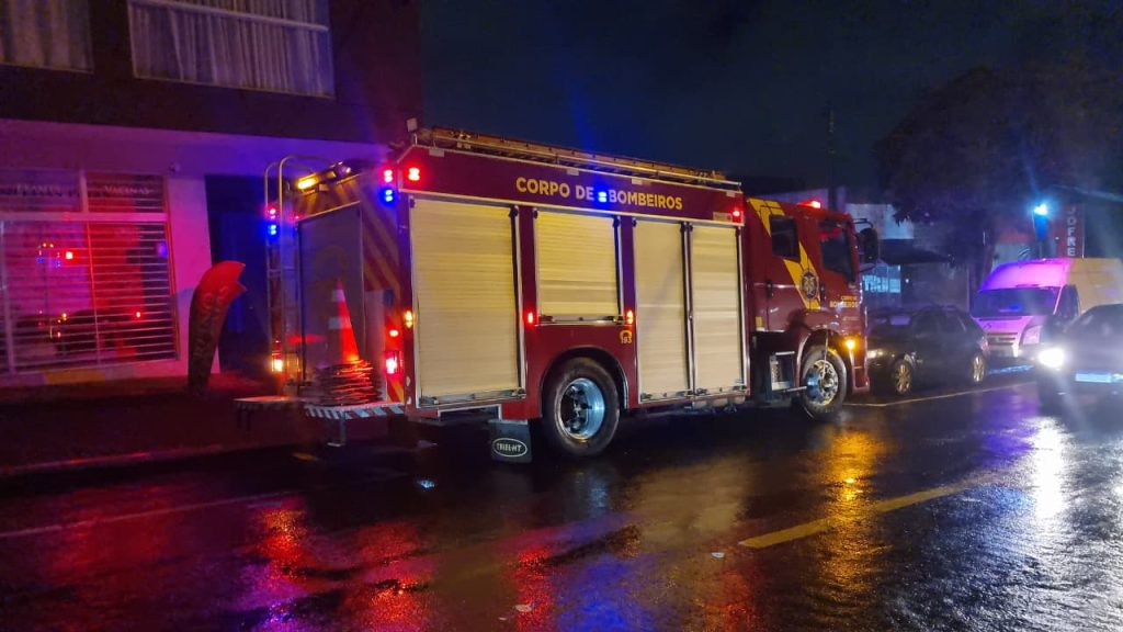 Princípio de incêndio em clínica veterinária mobiliza Corpo de Bombeiros