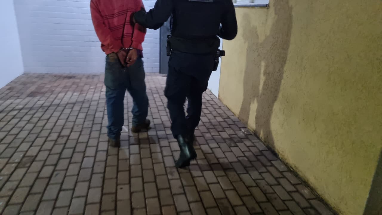 Homem é detido com carro furtado no bairro Interlagos