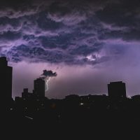 Imagem referente a Frente fria provoca chuva forte e queda nas temperaturas no Paraná neste sábado, alerta Simepar