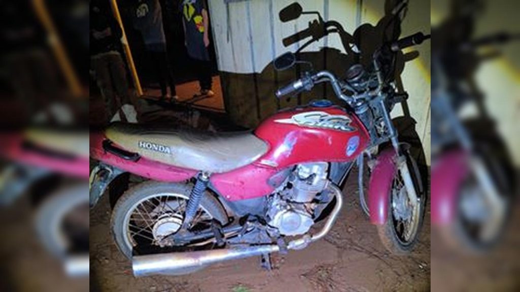 Motocicleta com registro de furto é encontrada em imóvel no Araucária Park Motocicleta com registro de furto é encontrada em imóvel no Araucária Park