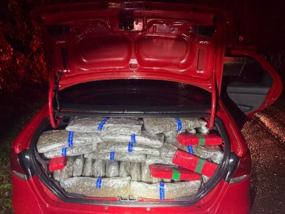 Mais de 130 kg de drogas são apreendidos após perseguição e acidente na BR-277