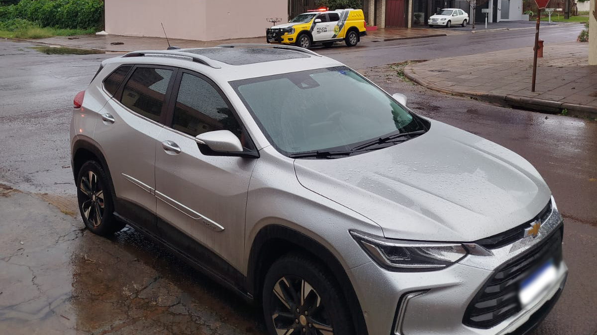 Tracker com quase R$ 8 mil em débitos é apreendido no Bairro Coqueiral, em Cascavel