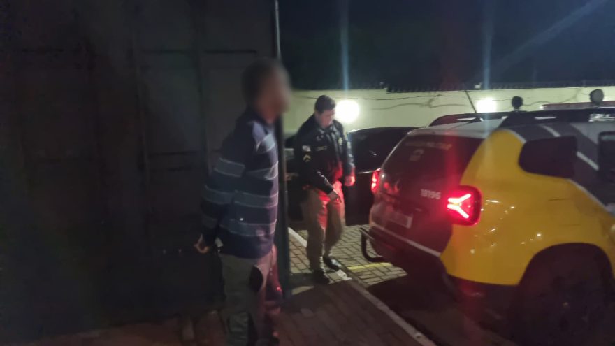Haitiano é preso pela PM após agredir companheira com socos no rosto em Cascavel