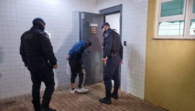 Imagem referente a Homem é preso com crack após agredir mulher no Terminal Oeste em Cascavel