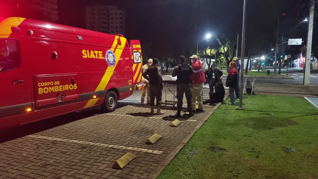 Imagem referente a Jovem fica ferida após briga generalizada em distribuidora de bebidas em Cascavel