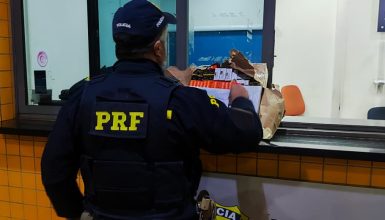 Imagem referente a PRF apreende carga milionária de cigarros eletrônicos e medicamentos em Cascavel