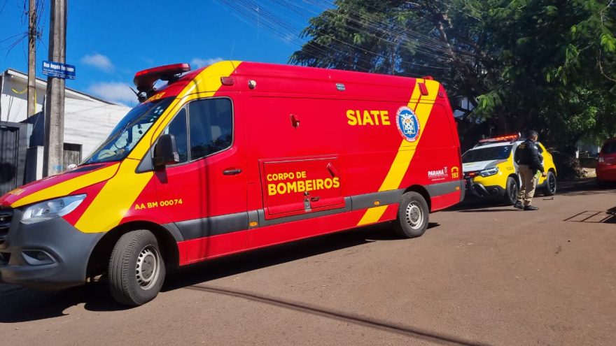 Homem ferido é socorrido na Rua Ângelo Fanhame