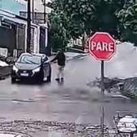 Imagem referente a Câmera flagra Matheus Cordeiro dos Passos entrando em carro preto antes de desaparecer