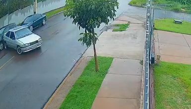 Imagem referente a Internauta procura por motorista que colidiu contra carro estacionado na Rua Mariscal