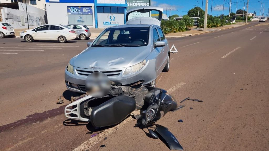 Gol e motocicleta se envolvem em acidente de trânsito em Cascavel