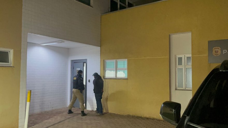 Homem é detido por embriaguez ao volante após manobras em frente à PM no distrito de Penha